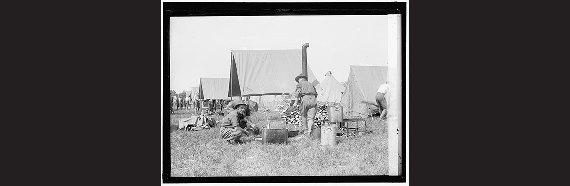DC National guardsmen cooking , 1915